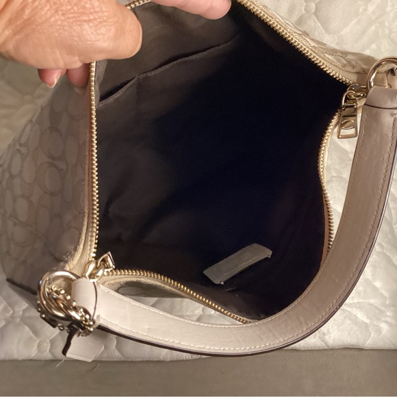 Coach monogram canvas shoulder bag in cream and tan with leather straps - Picture 6 of 8